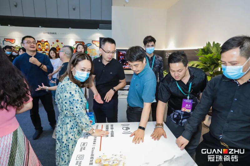 冠珠石墨烯智控发热瓷砖.jpg 冠珠石墨烯智控发热瓷砖.jpg