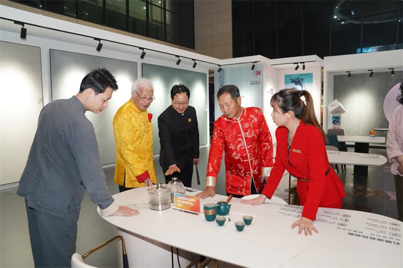 石墨烯发热瓷砖